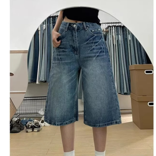 Pantalon en jean large et raccourci en bambou avec strass