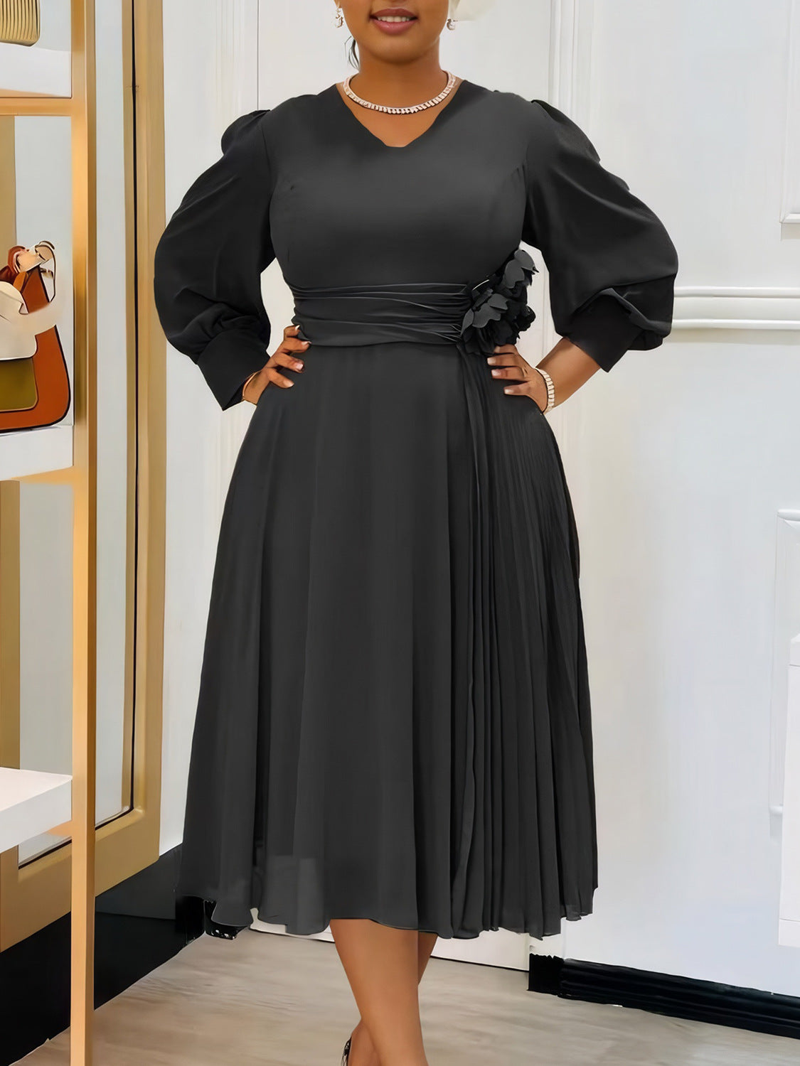 Habit :Robe midi élégante de coupe trapèze à manches lanternes