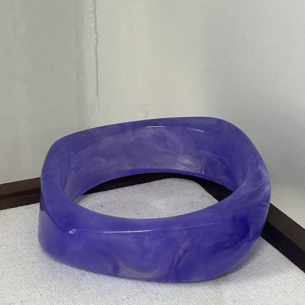 Bracelet géométrique irrégulier en résine pour femme