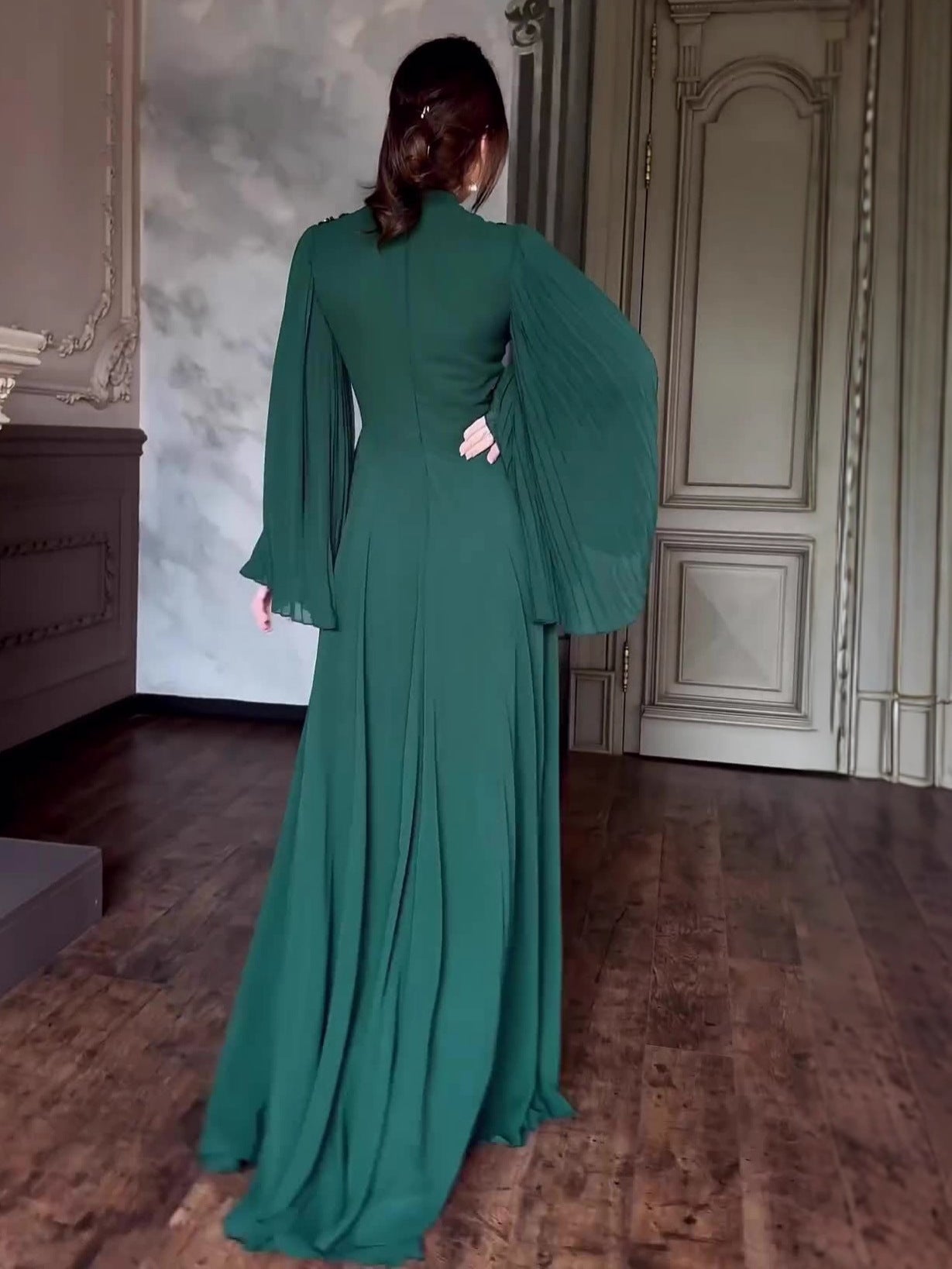Robe élégante taille haute à manches longues et plis