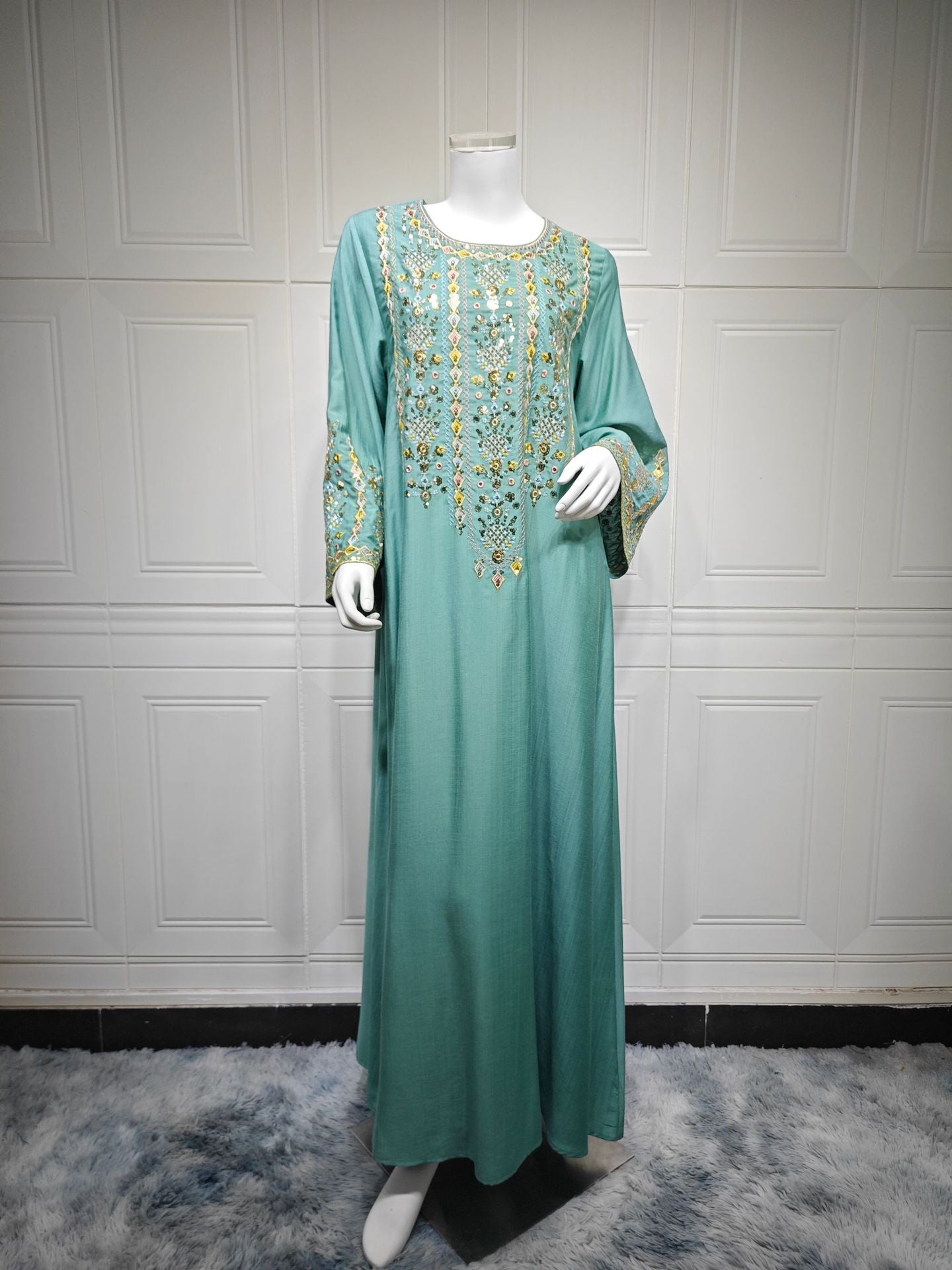 Robe longue brodée pour femmes