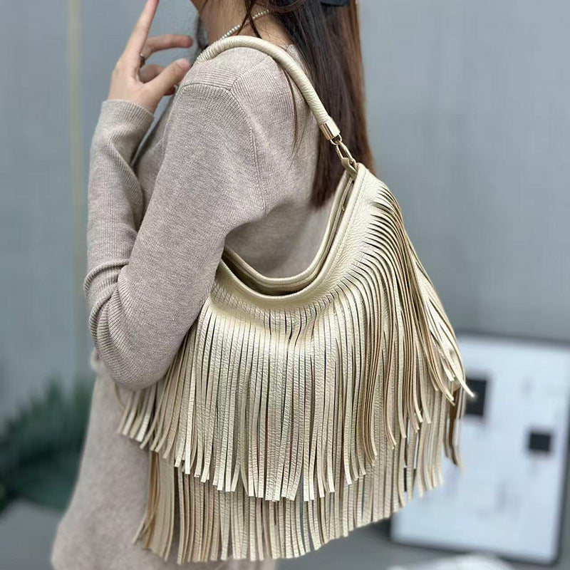 Sac bandoulière en cuir souple à double pompon