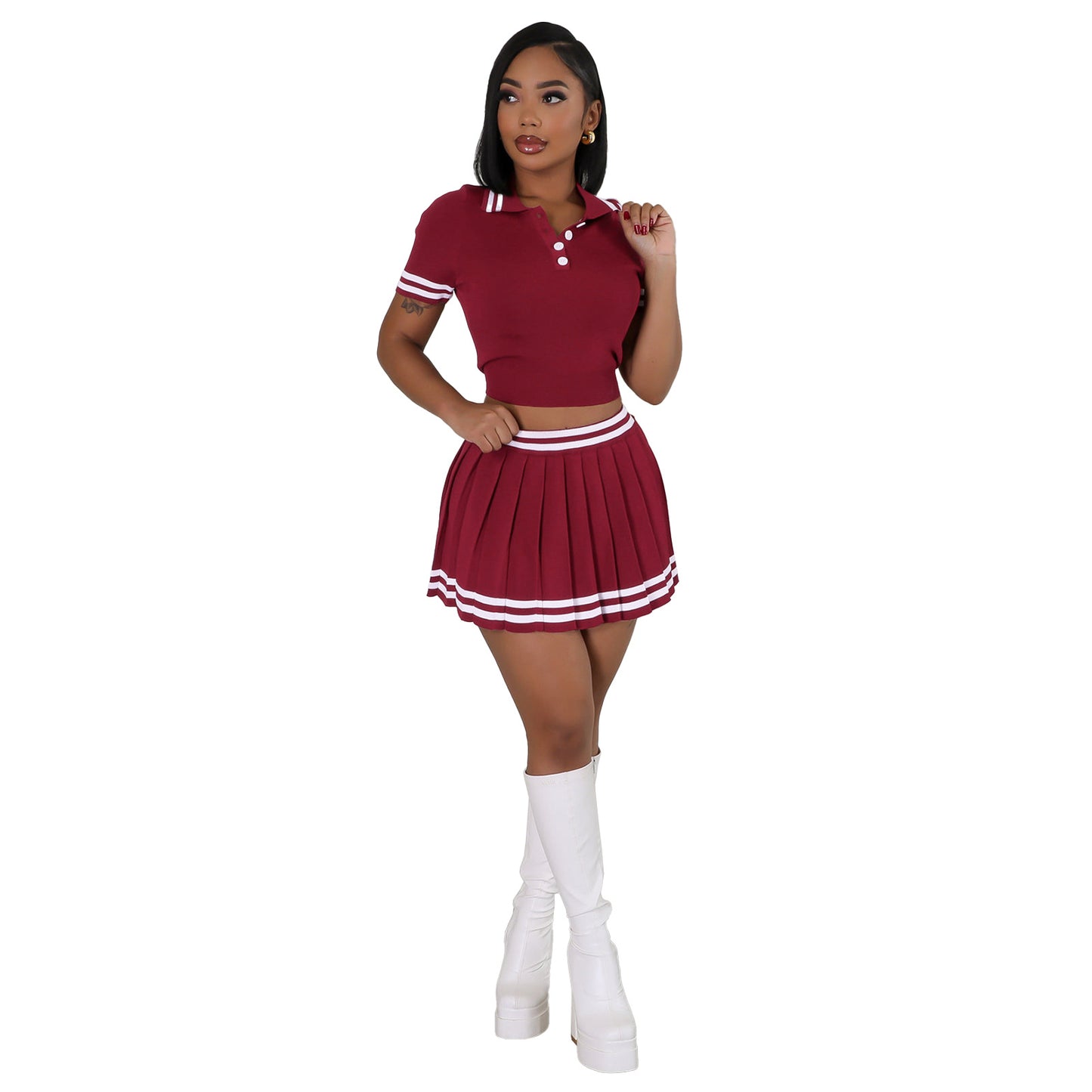 Polo en maille à couleurs contrastées pour femmes avec jupe plissée