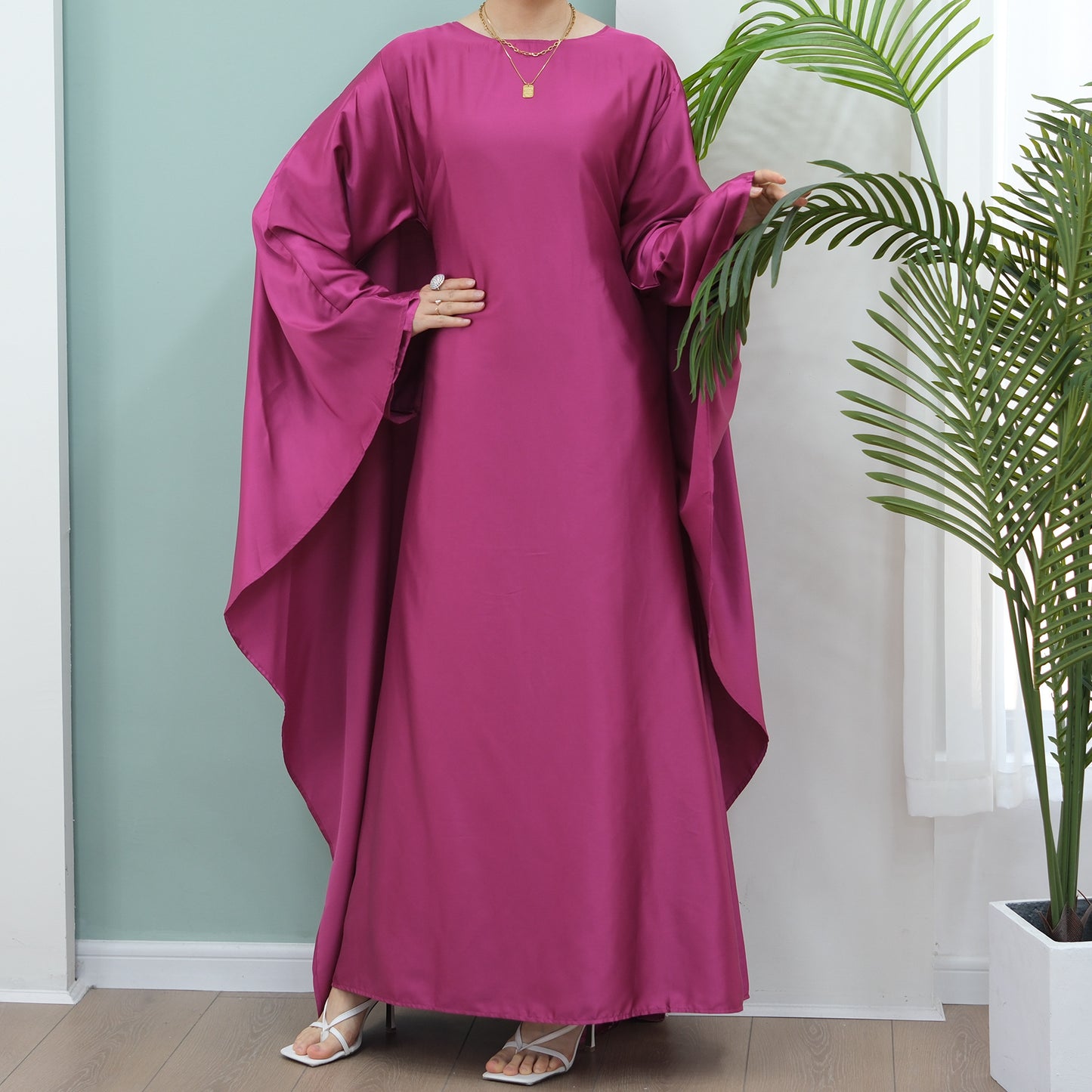 Robe longue en satin avec ceinture intégrée