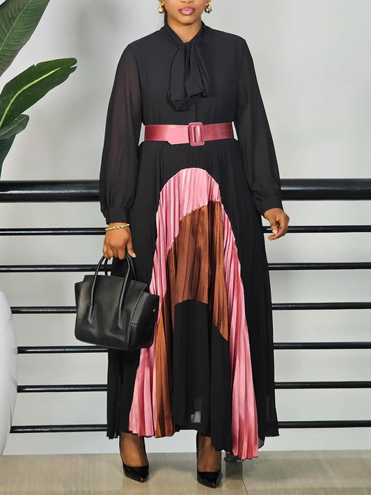 Robe plissée élégante avec ceinture