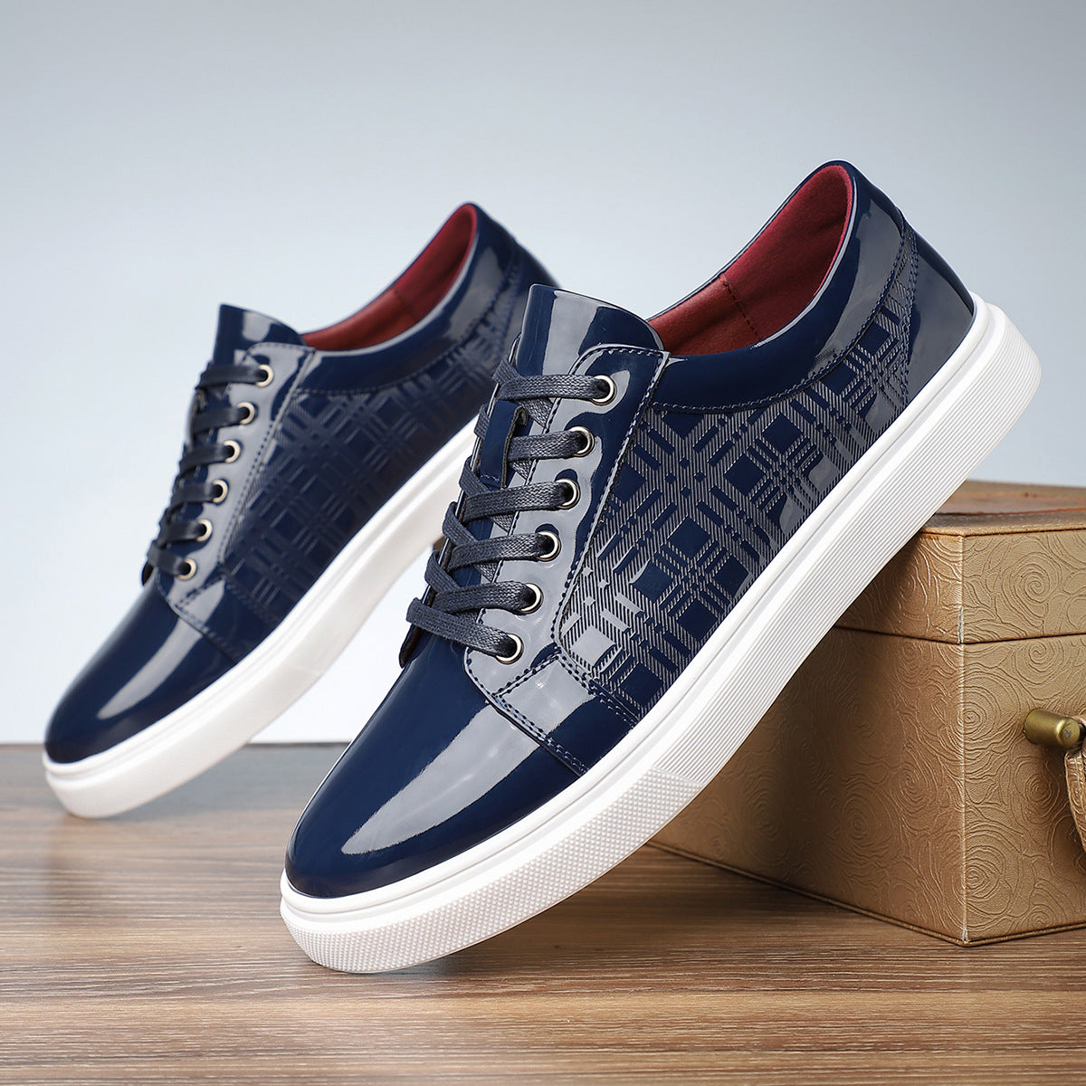 Chaussures en cuir verni pour hommes à bout pointu