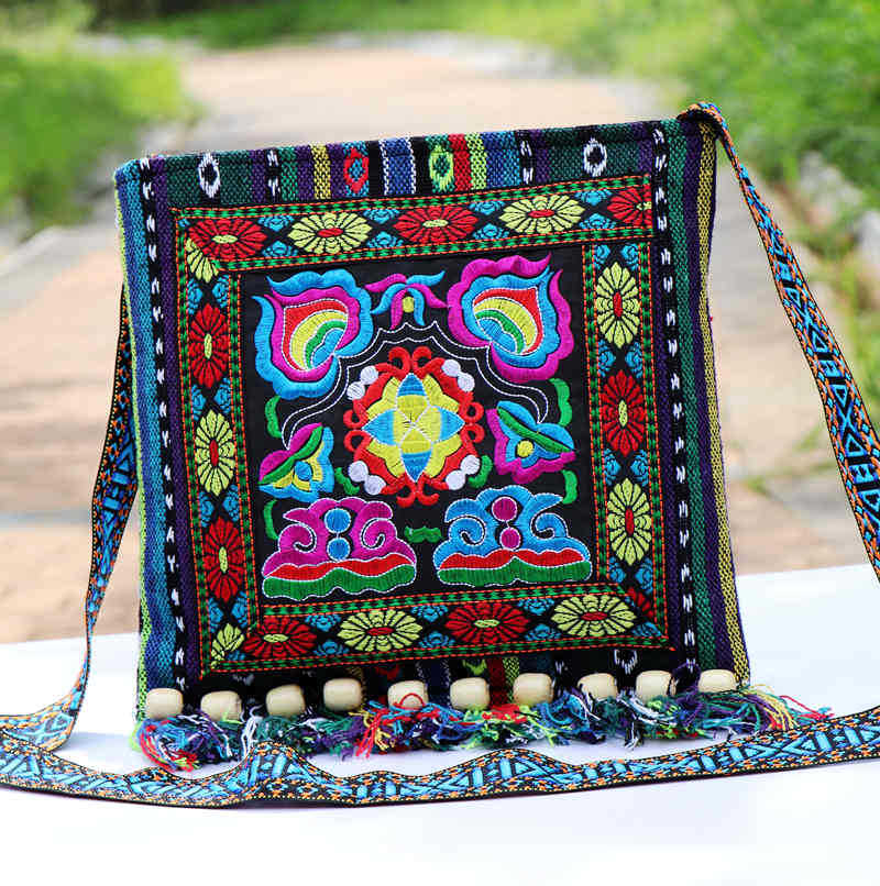 Sac bandoulière ethnique du Yunnan tissé à la main avec broderie