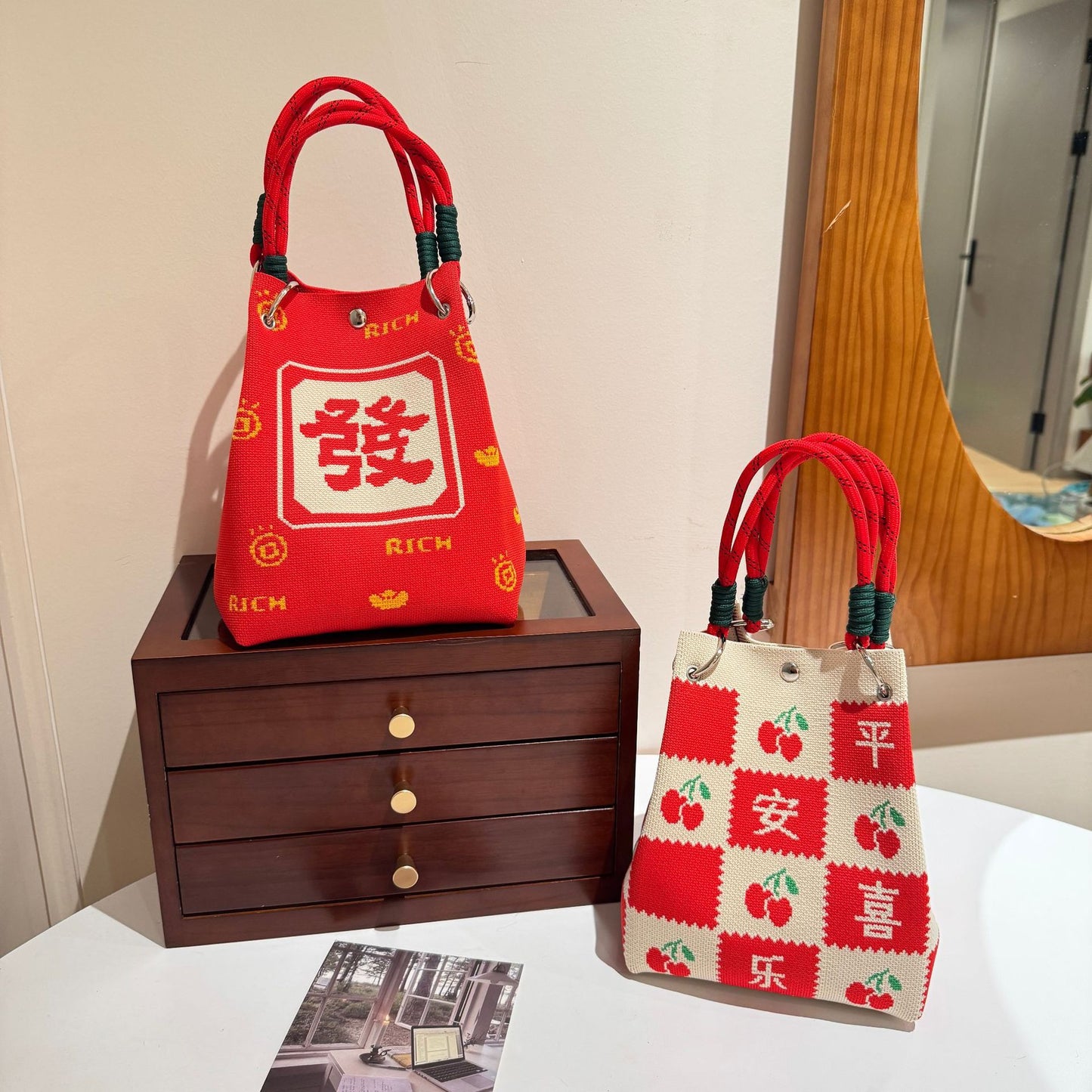 Sac à main tricoté avec boucle magnétique