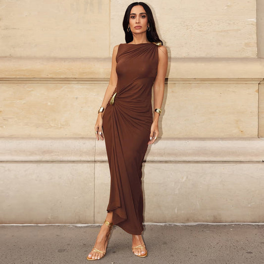 Robe ajustée pour femmes avec décoration en métal de couleur unie