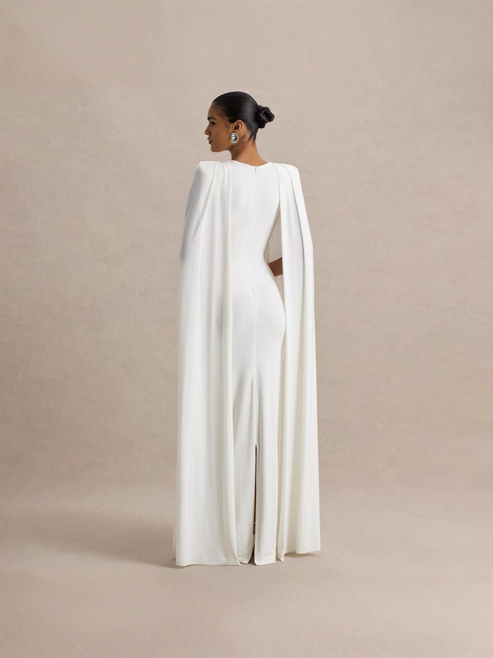 Robe longue plissée à col rond