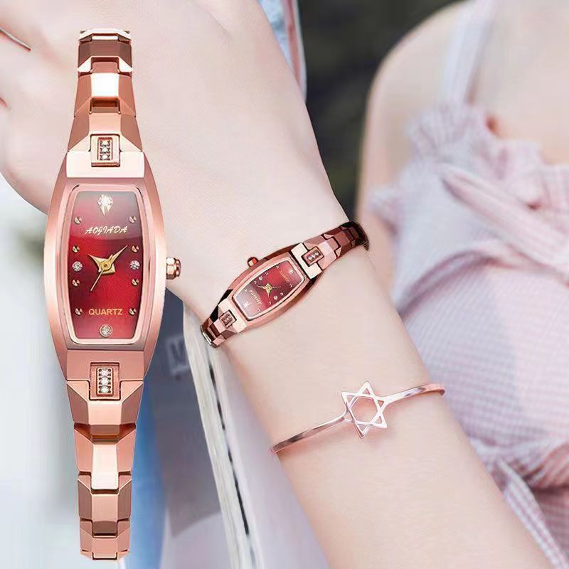 Montre pour dames ovale avec un petit cadran