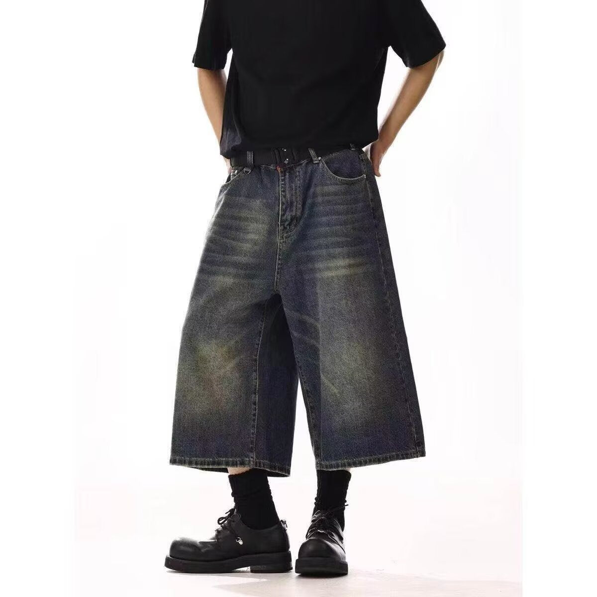 Pantalon large court et polyvalent pour les trajets quotidiens