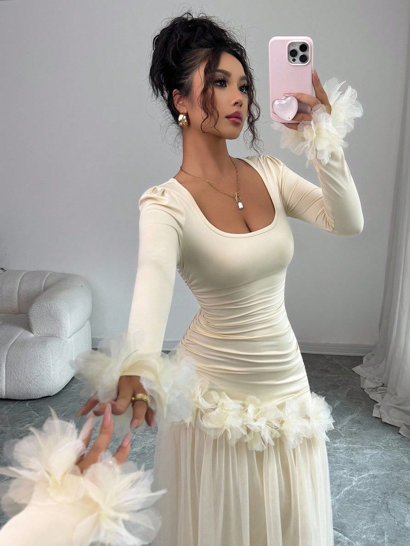 Robe florale élégante en tissu résille
