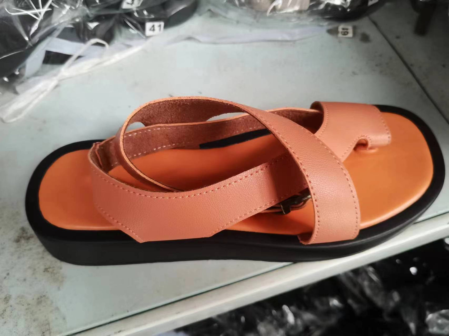 Sandales à boucle pour femmes