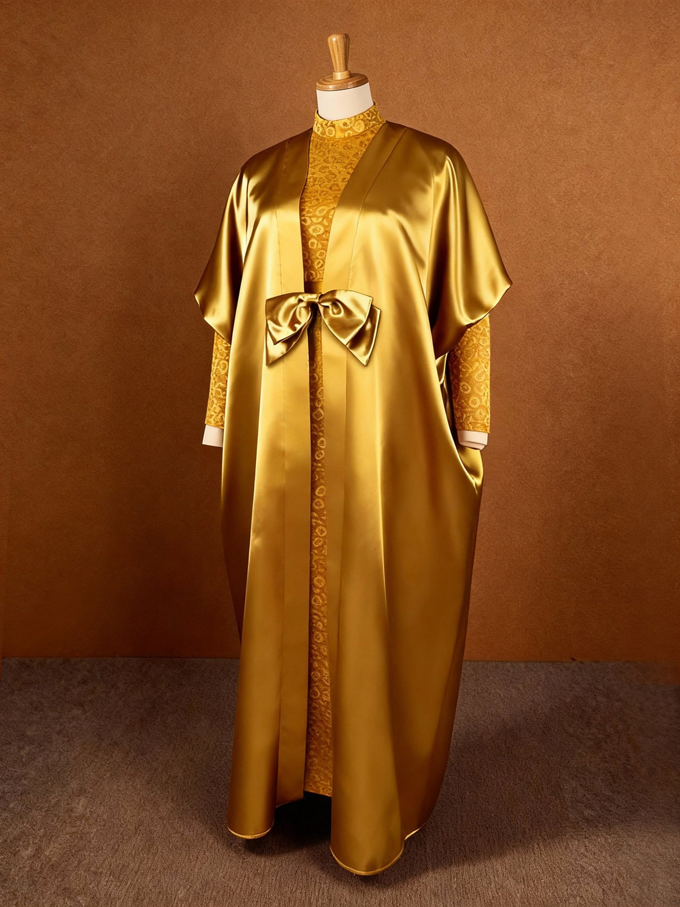 Habit :Robe extérieure en satin à manches bouffantes