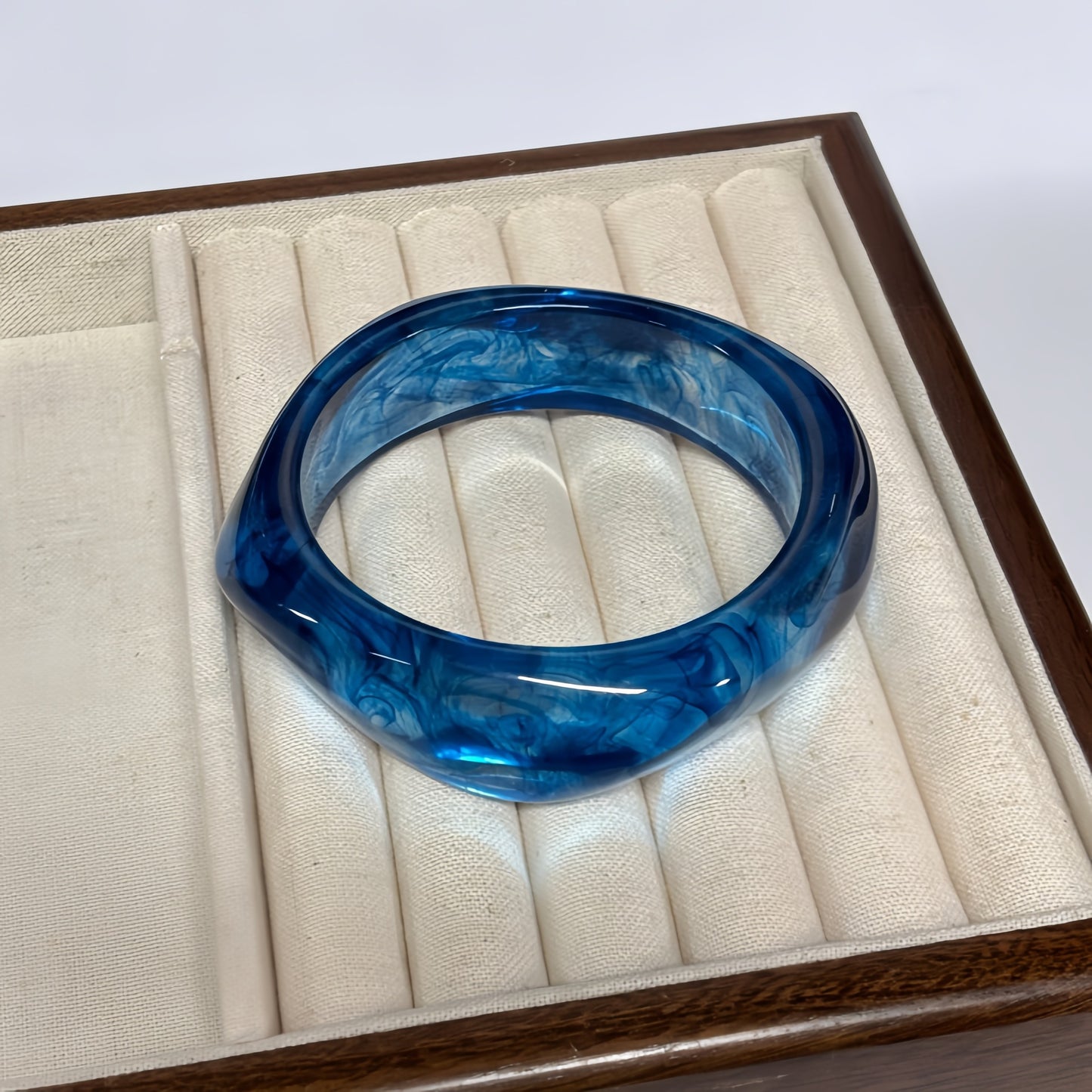 Bracelet géométrique irrégulier en résine pour femme