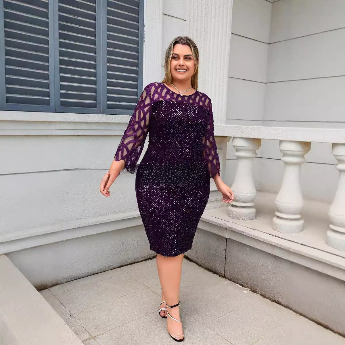 Habit :Robe élégante à sequins et empiècements en résille