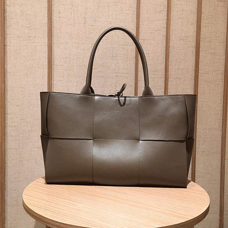 Sac fourre-tout tissé en cuir véritable