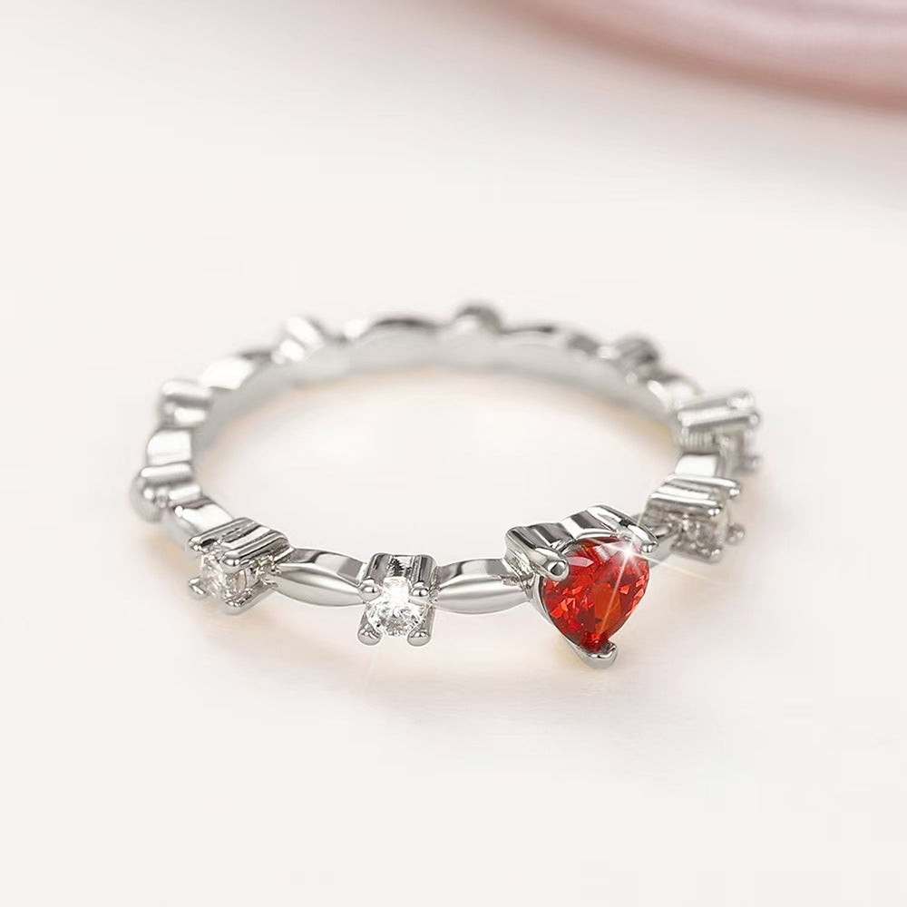 Bague en cuivre en forme de cœur avec incrustation rouge