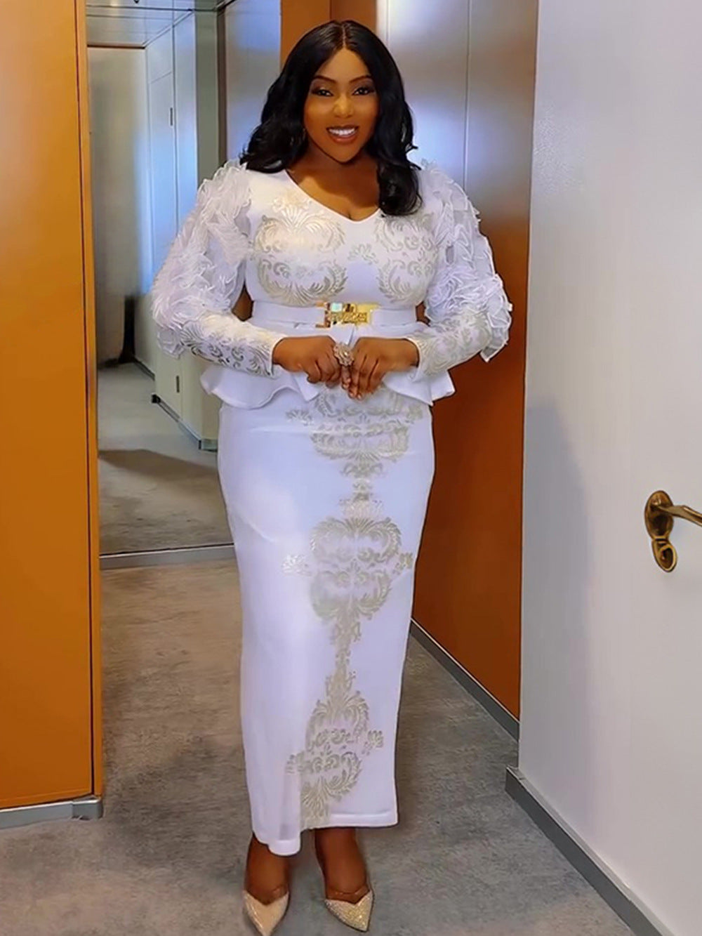 Robe de soirée à col en V ornée de perles de diamant