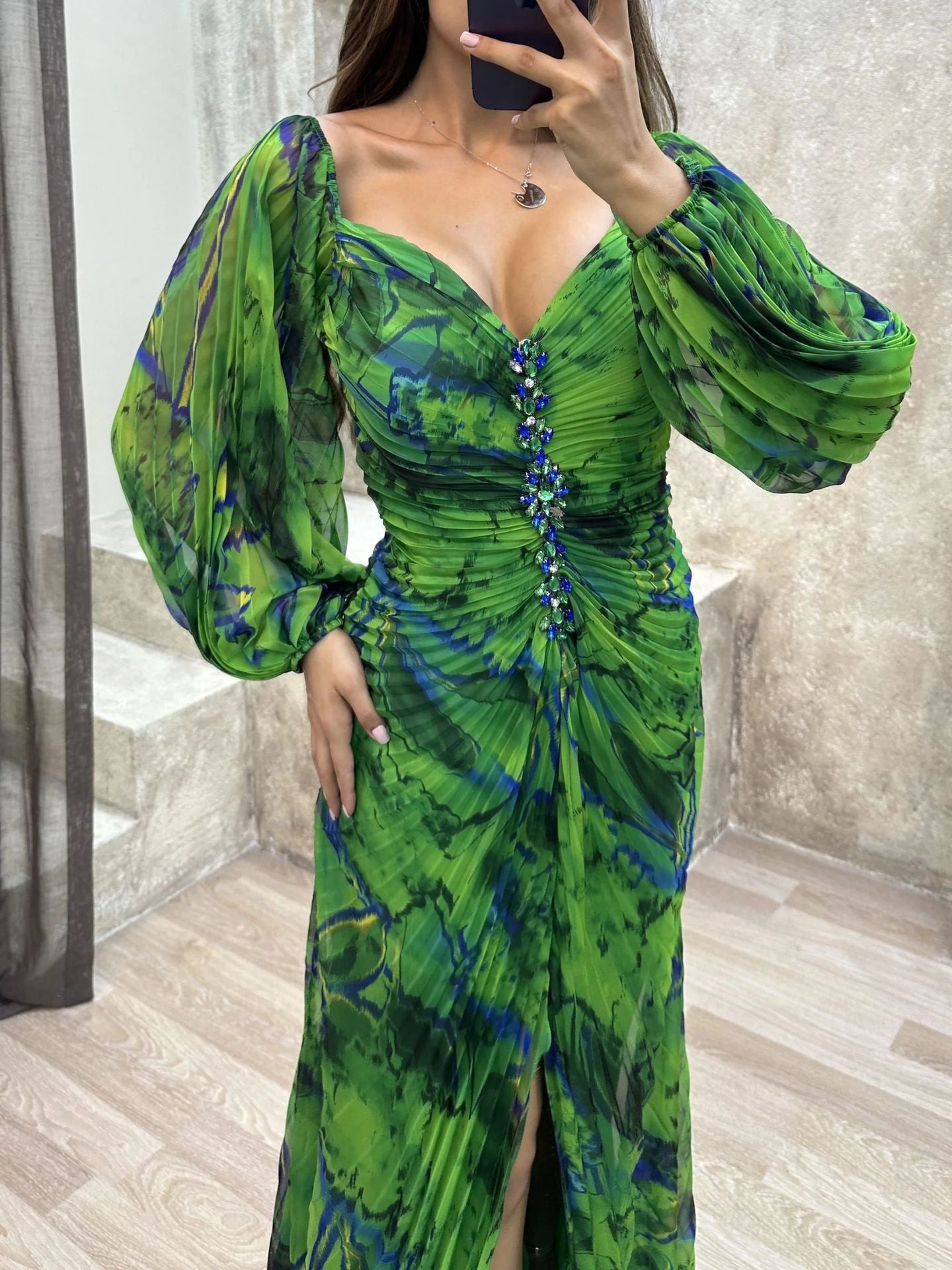 Habit :Robe plissée à manches longues et col en V pour femme