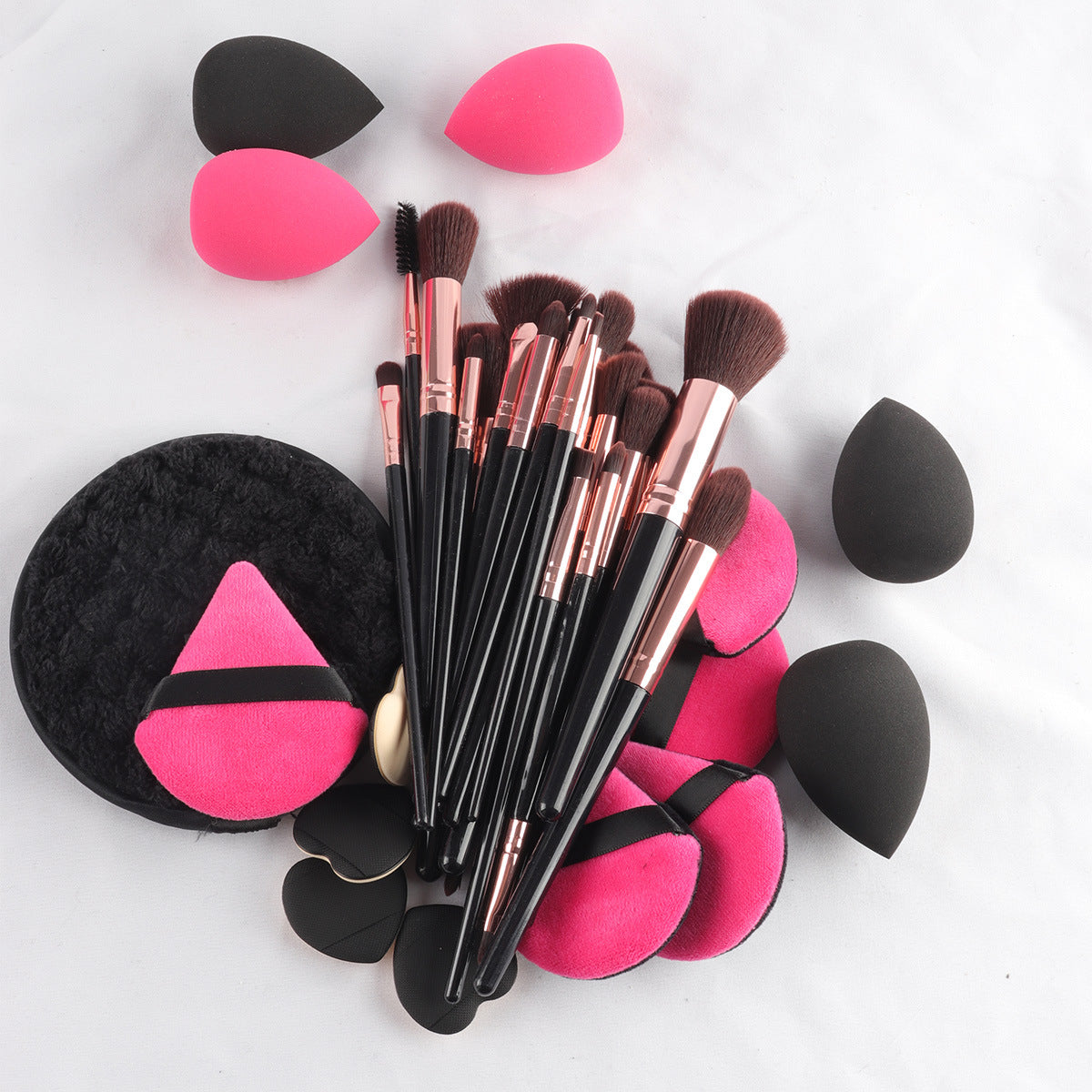 Ensemble de pinceaux de maquillage avec trousse de toilette