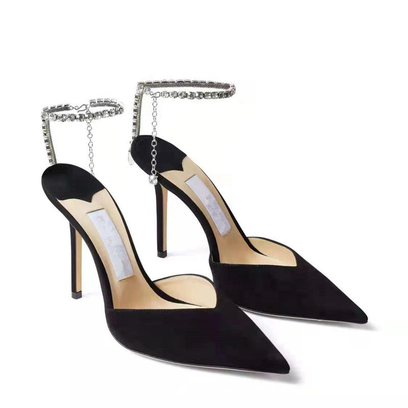 Des femmes en tongs