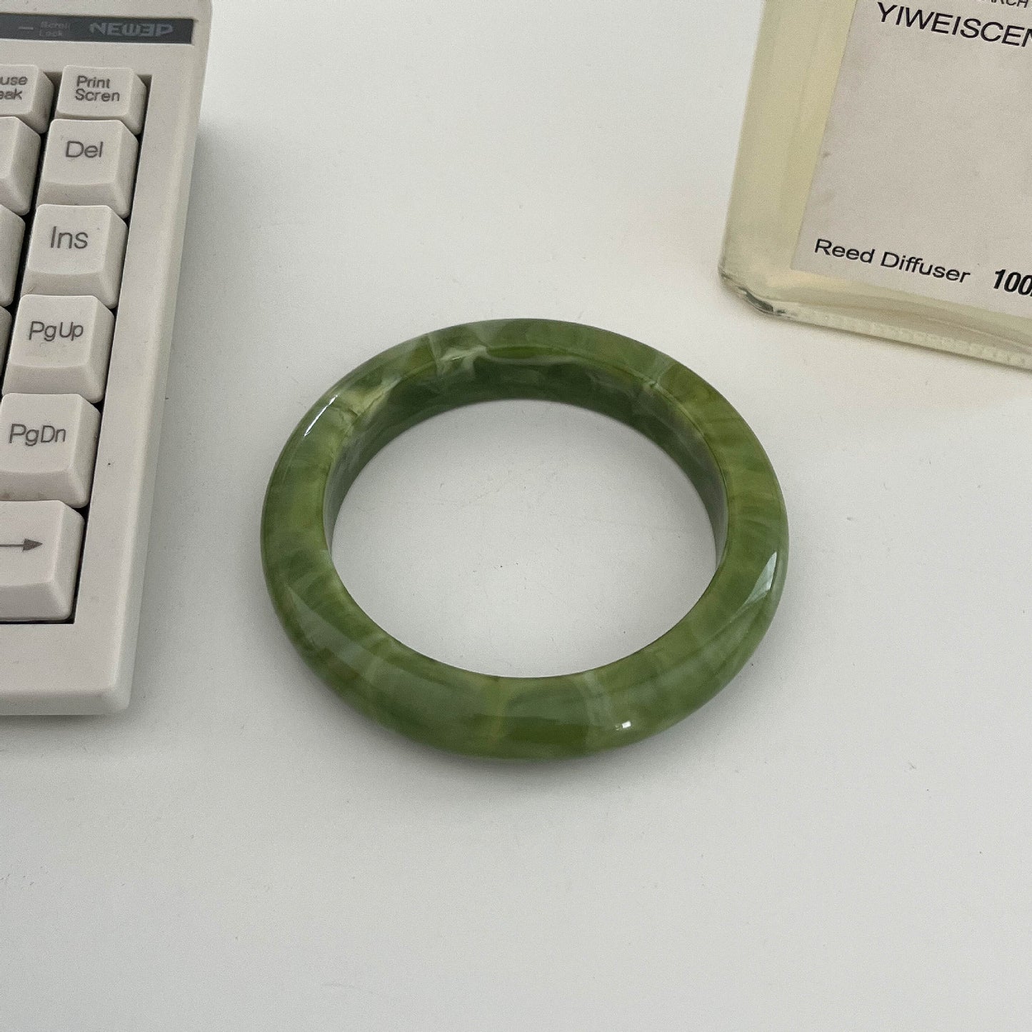 Collection de bracelets en résine personnalisés pour femmes