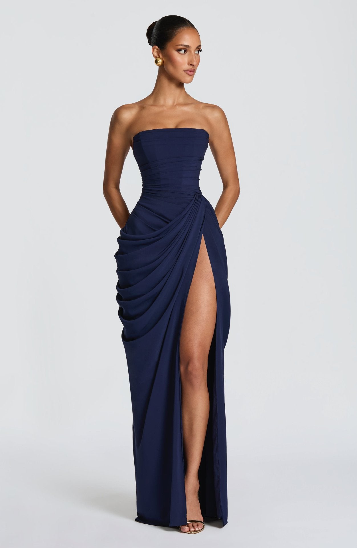 Robe dos nu à bordure en dentelle style français