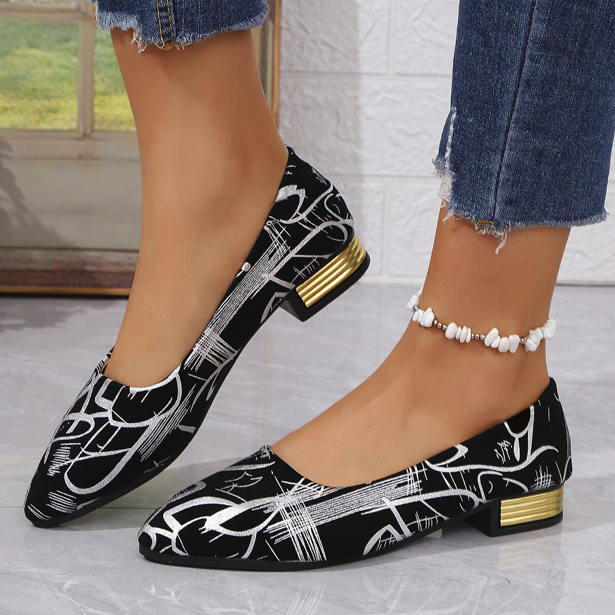 Chaussures tendance pour femmes à bout pointu et talon épais