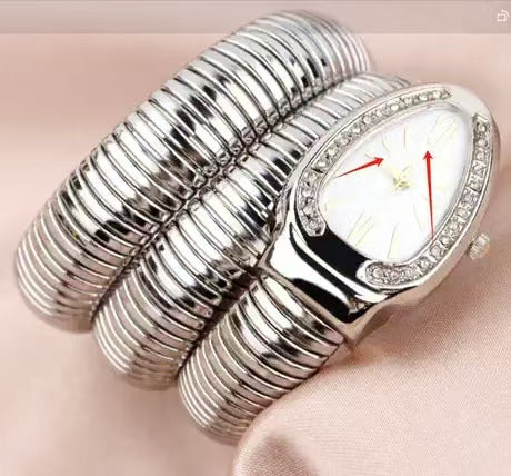 Montre en quartz bracelet serpent à la mode