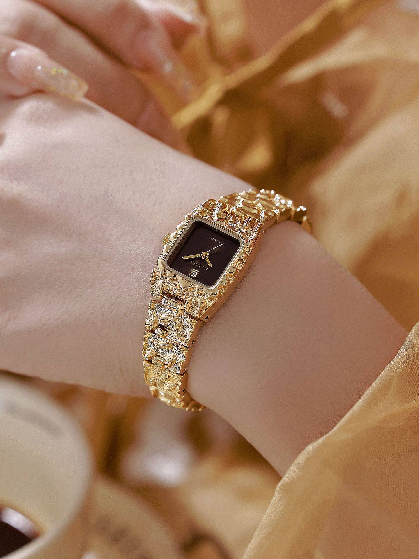 Montre quartz vintage pour femmes avec bracelet en alliage