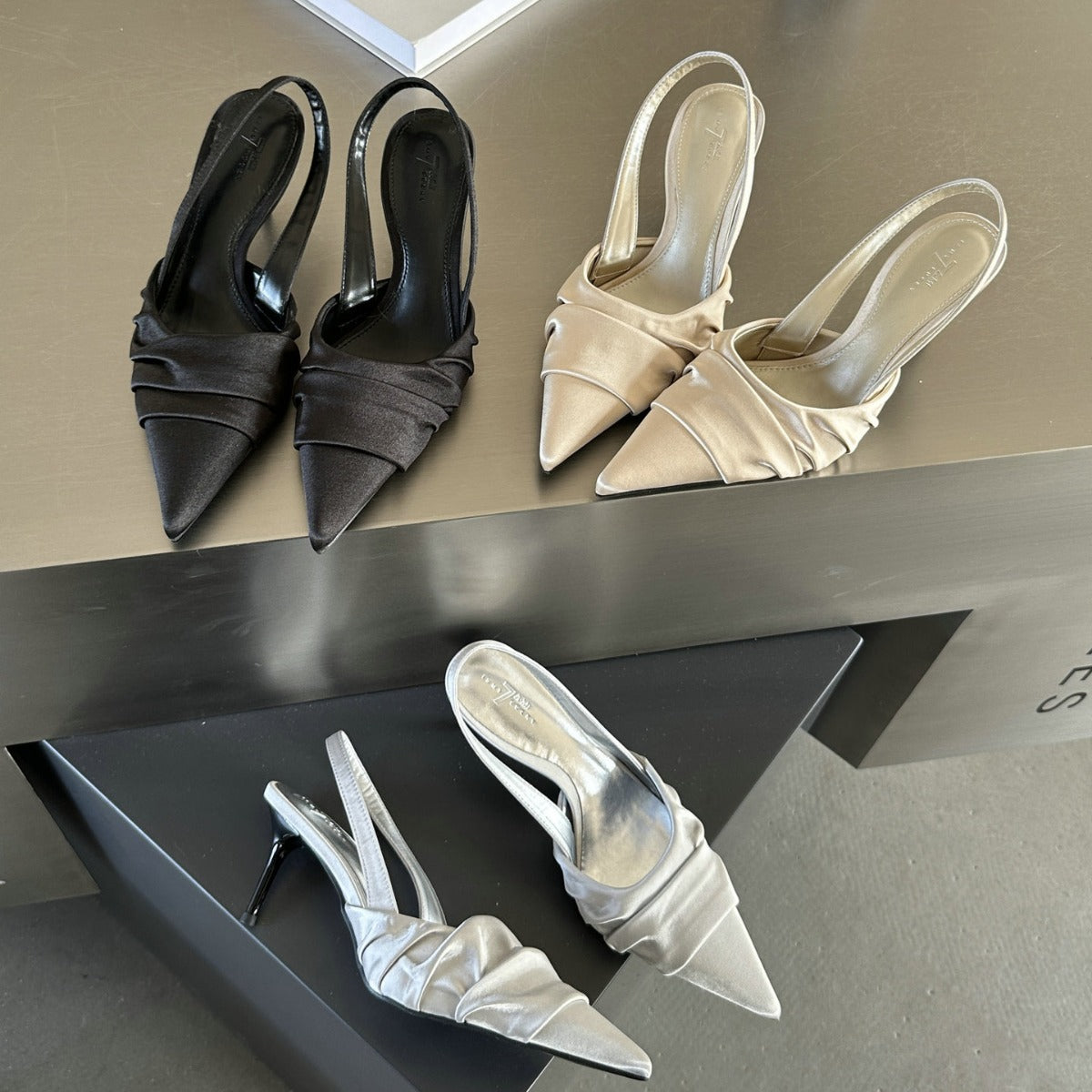 Chaussures :sandales a talons aiguilles et bout ferme