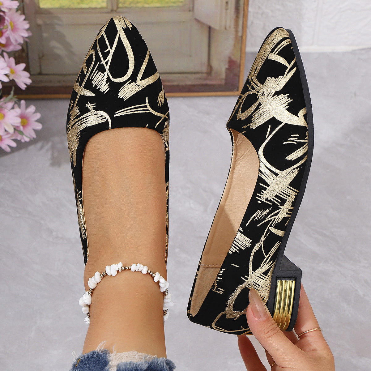Chaussures tendance pour femmes à bout pointu et talon épais