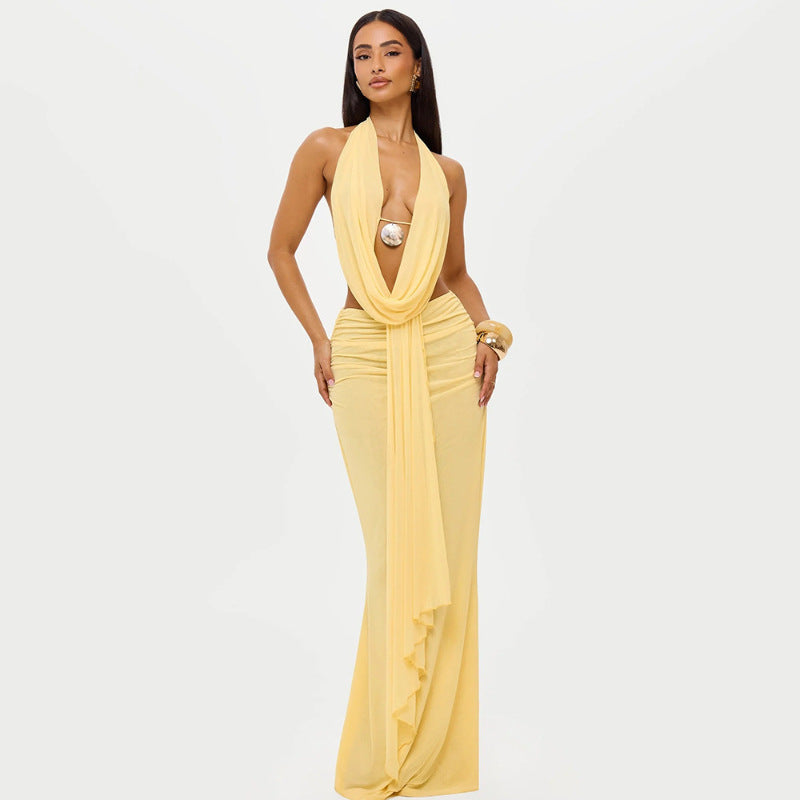 Robe plissée à col halter avec col et jupe évasés