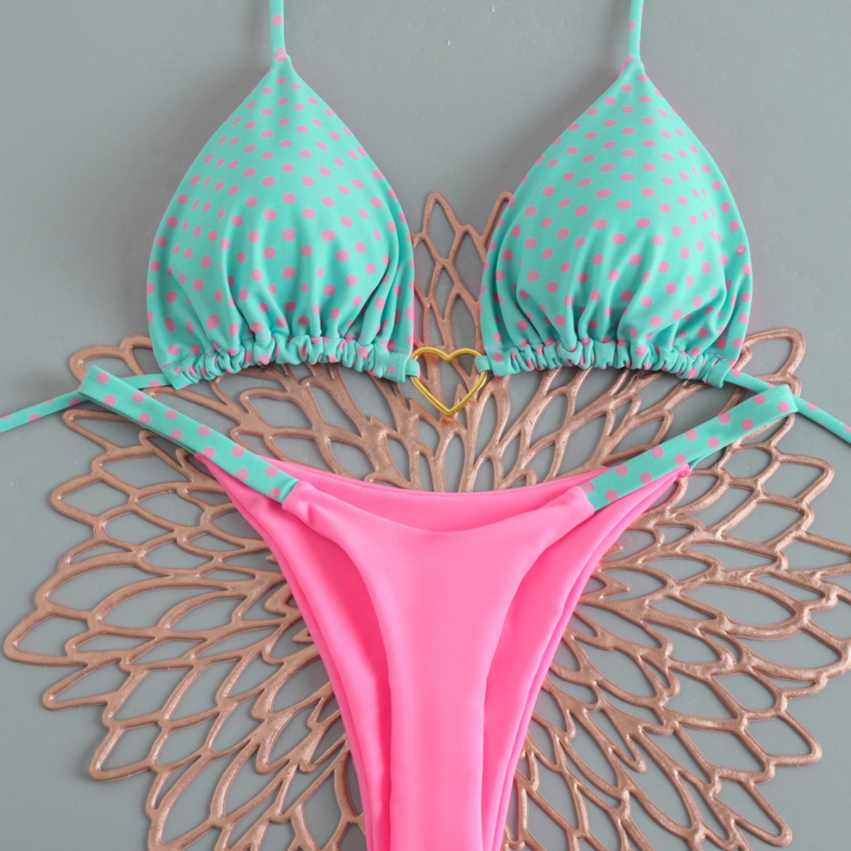 Bikini à lacets en forme de cœur