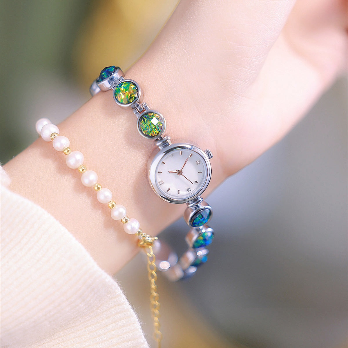 Montre pour femme en quartz avec perles de malachite élégante