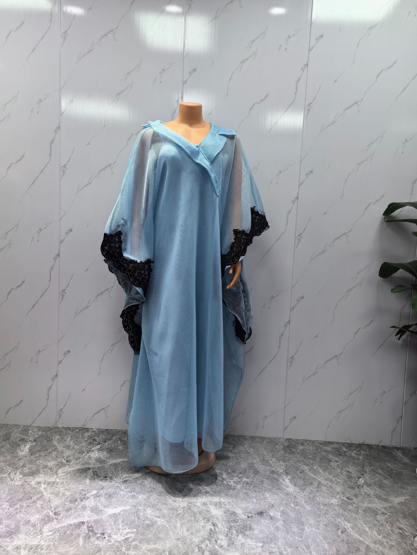 Habit :Robe longue fluide brodée