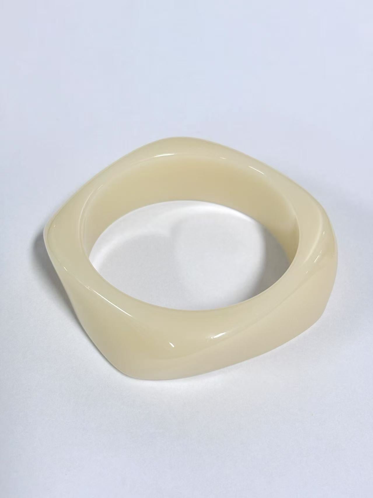 Bracelet géométrique irrégulier en résine pour femme