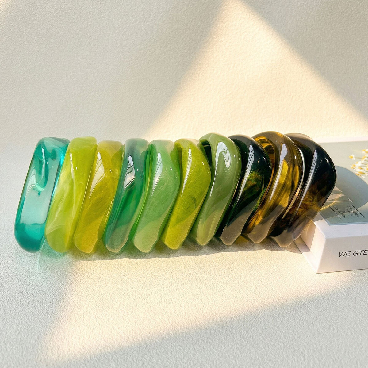 Bracelets en résine à motifs géométriques irréguliers et dégradés