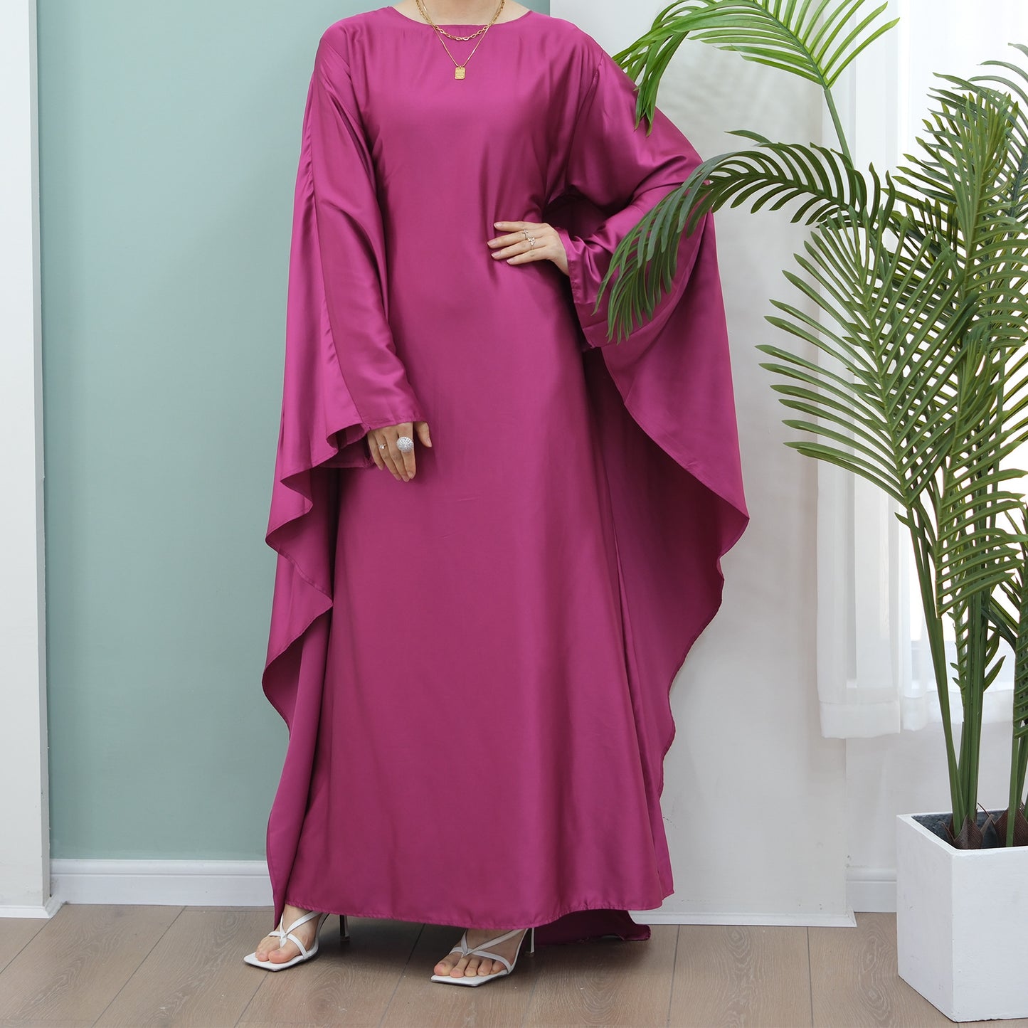 Robe longue en satin avec ceinture intégrée