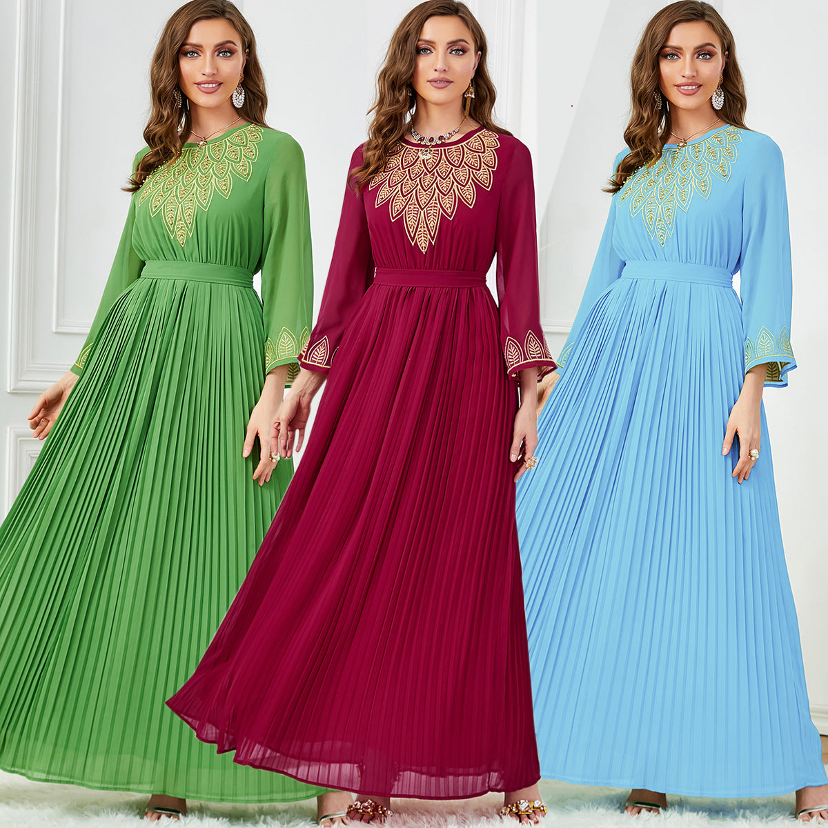 Robe en chiffon plissée brodée de perles