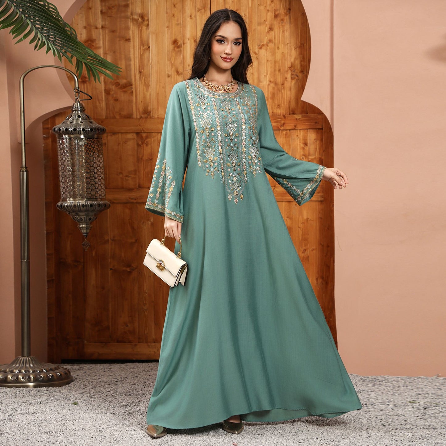 Robe longue brodée pour femmes