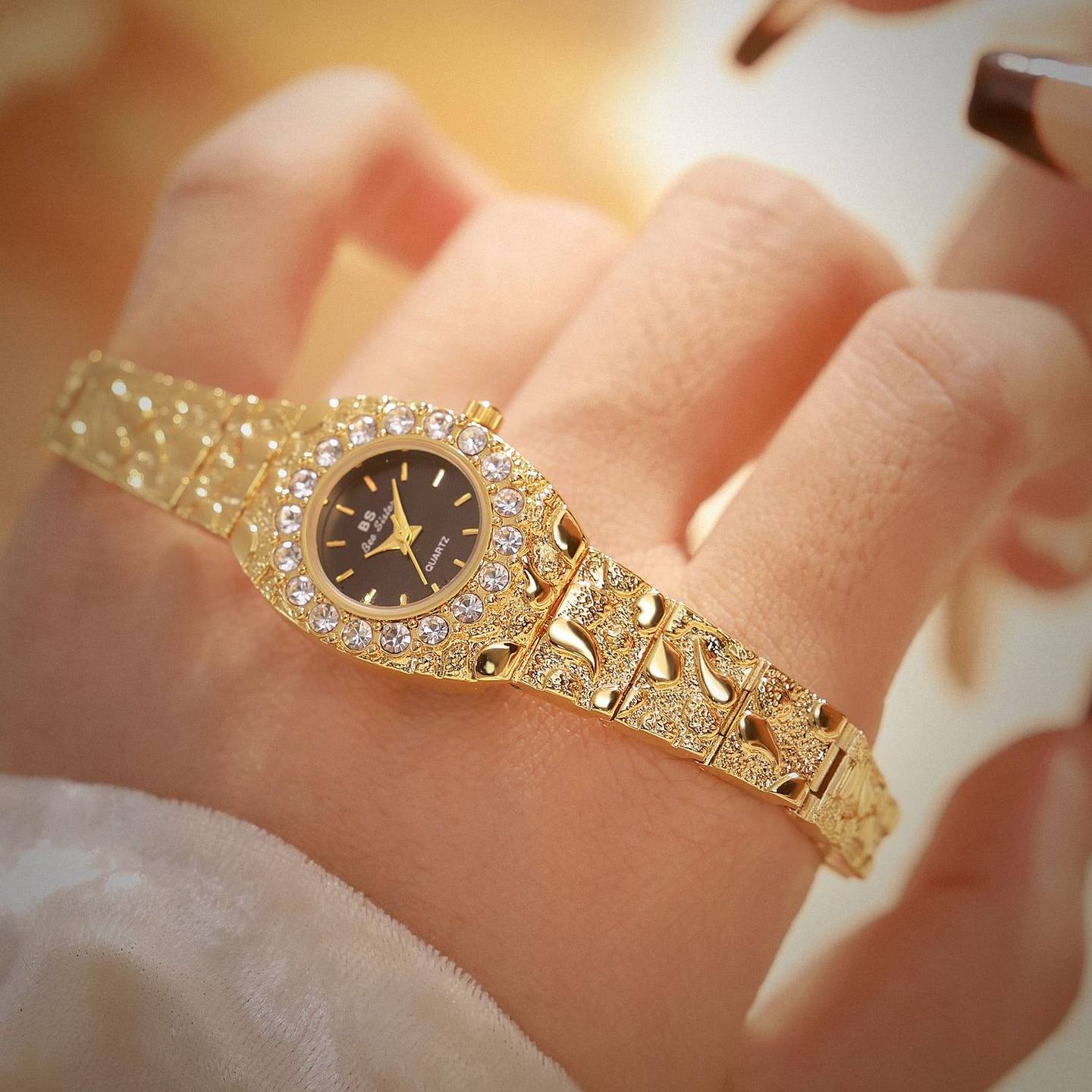 Montre quartz vintage pour femmes avec bracelet en alliage