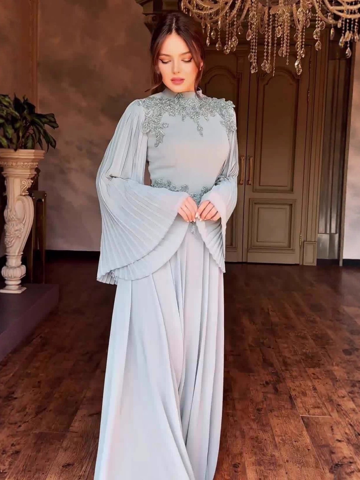 Robe élégante taille haute à manches longues et plis