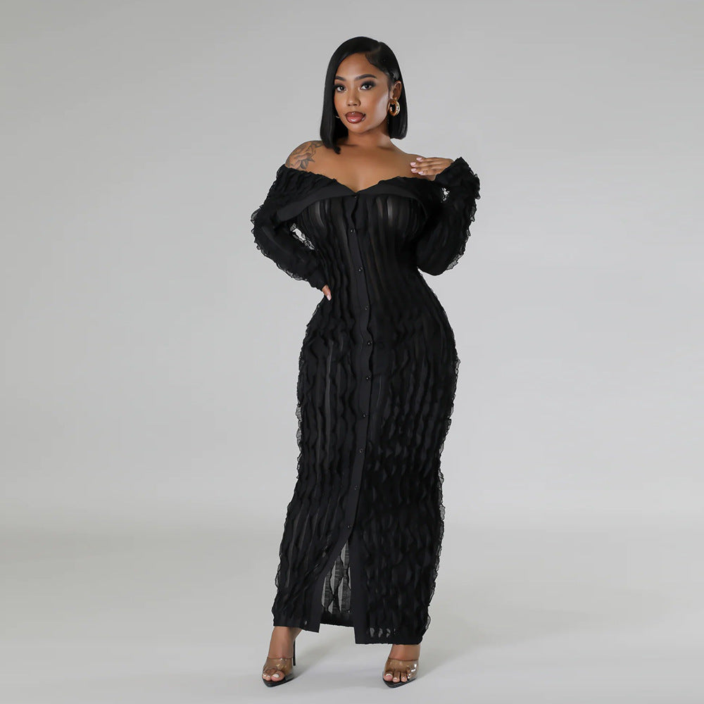 Robe moulante à épaules dénudées avec détails transparents