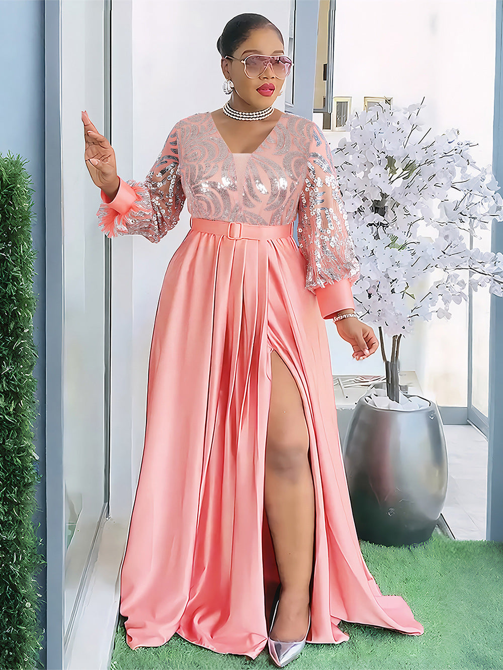 Habit :Robe longue grande taille pour femme, ornée de sequins et de dentelle, col en V.