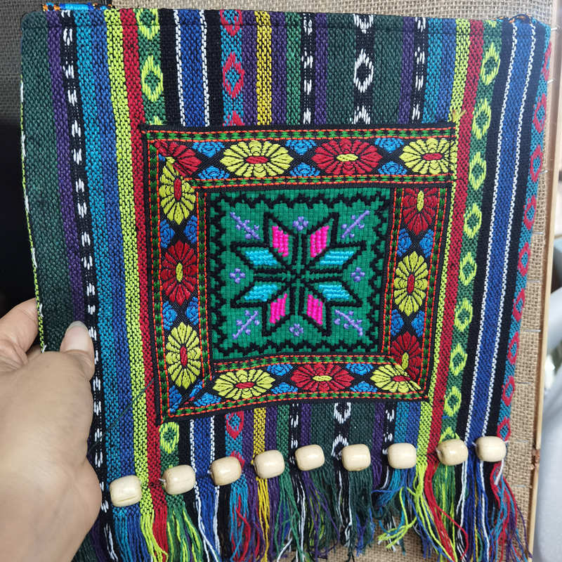 Sac bandoulière ethnique du Yunnan tissé à la main avec broderie