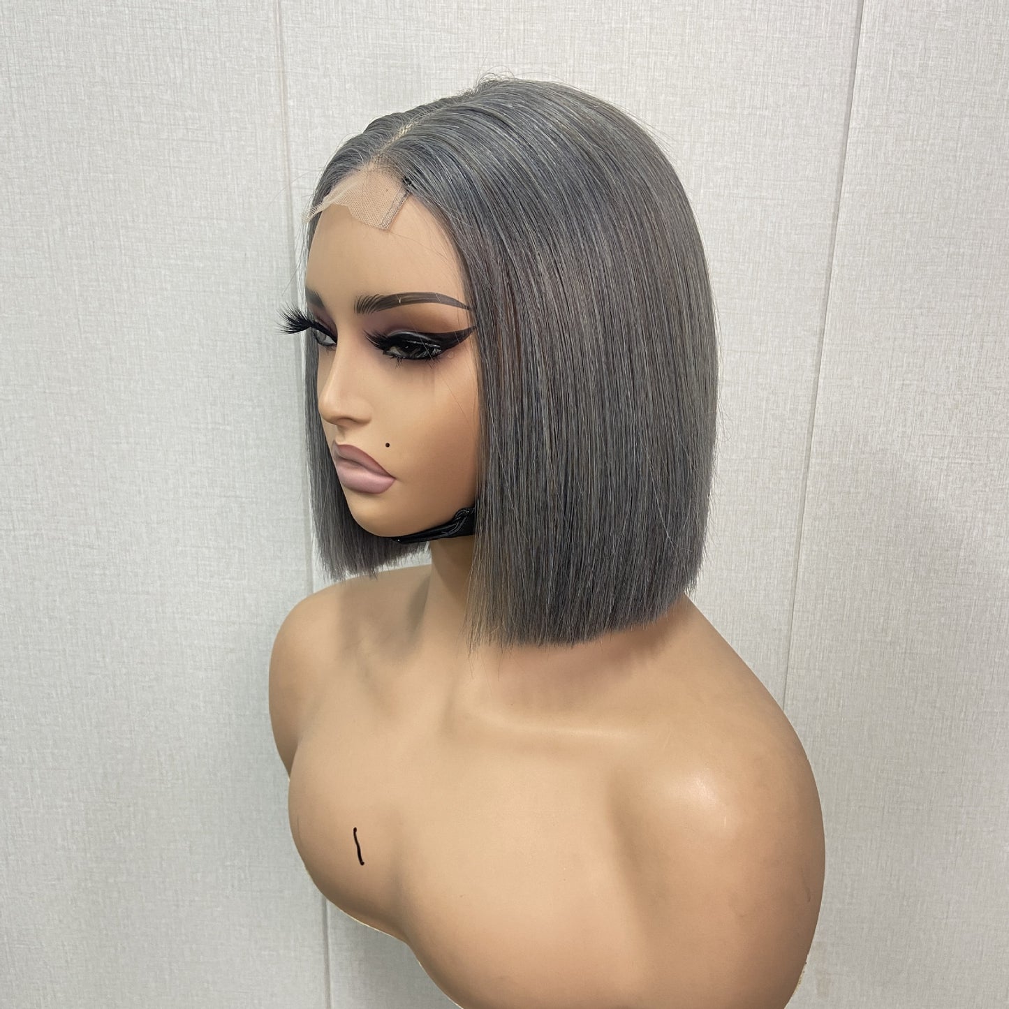 Perruque en cheveux humains de qualité avec dentelle