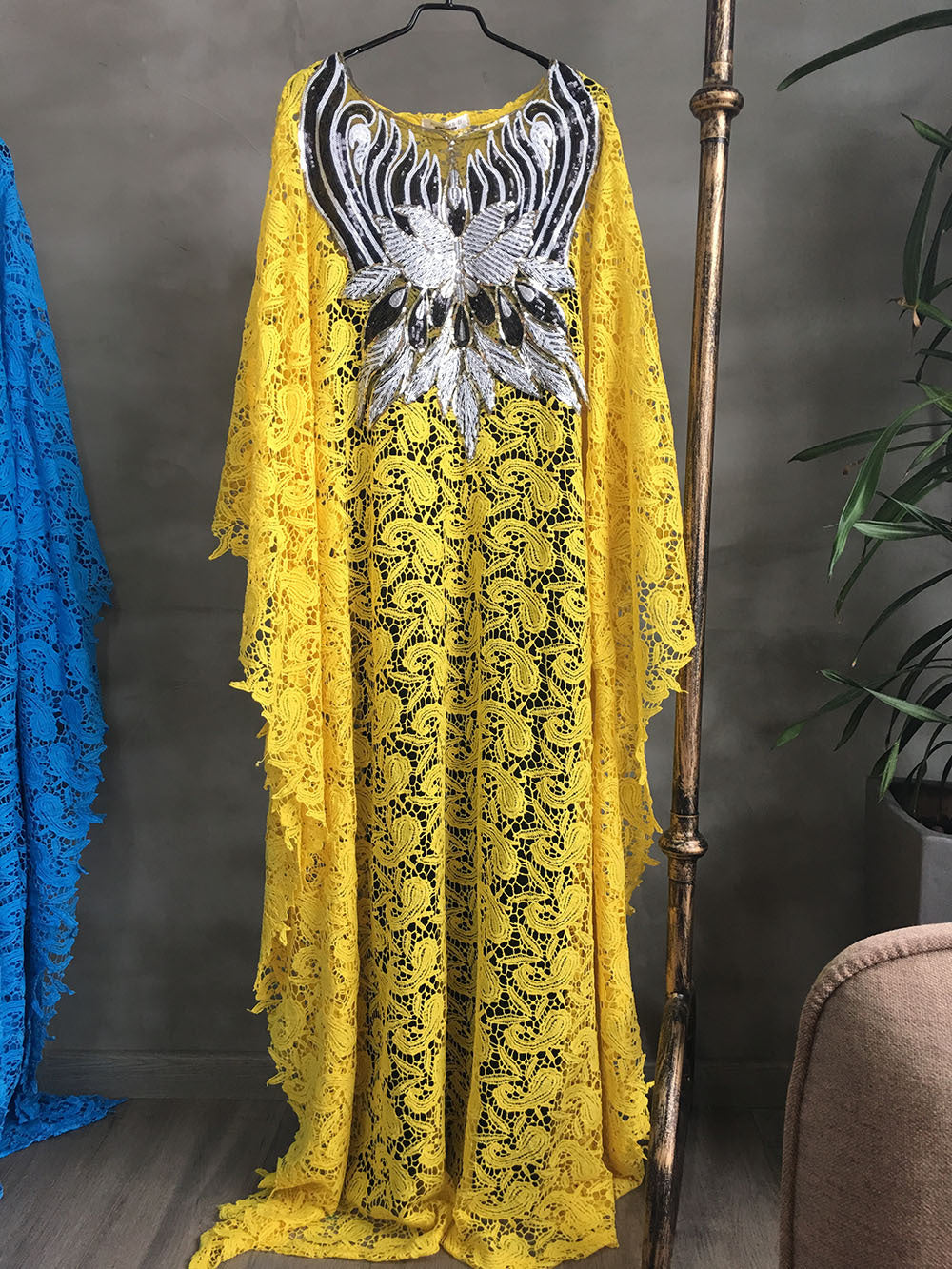 Habit :Robe en dentelle brodée